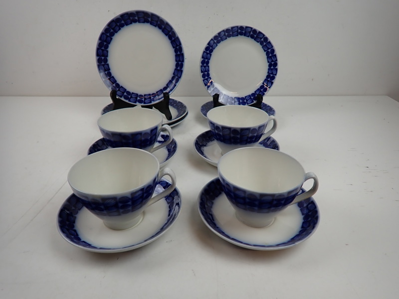 4 st TEKOPPAR med fat+ 3+2 ASSIETTER "Pors" Ternell. Gefle