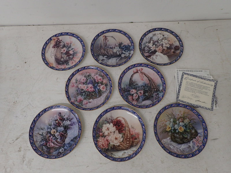 8st tallrikar med blommotiv   D:21cm