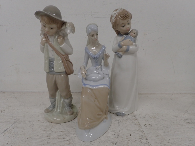 3st porslinsfiguriner  från Spanien    H:21-24cm