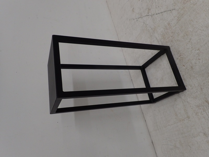 Piedistal i metall    H:60cm