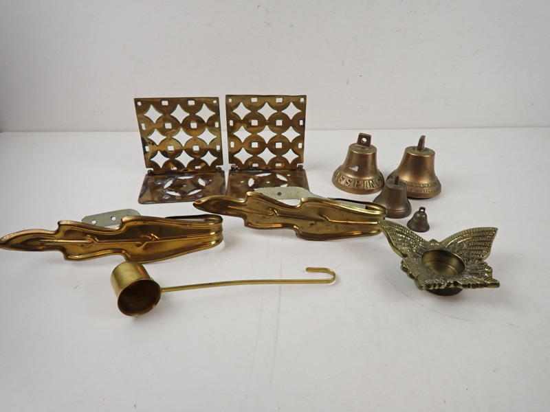 BOKSTÖD, GARDINOMTAG , KLOCKOR m m