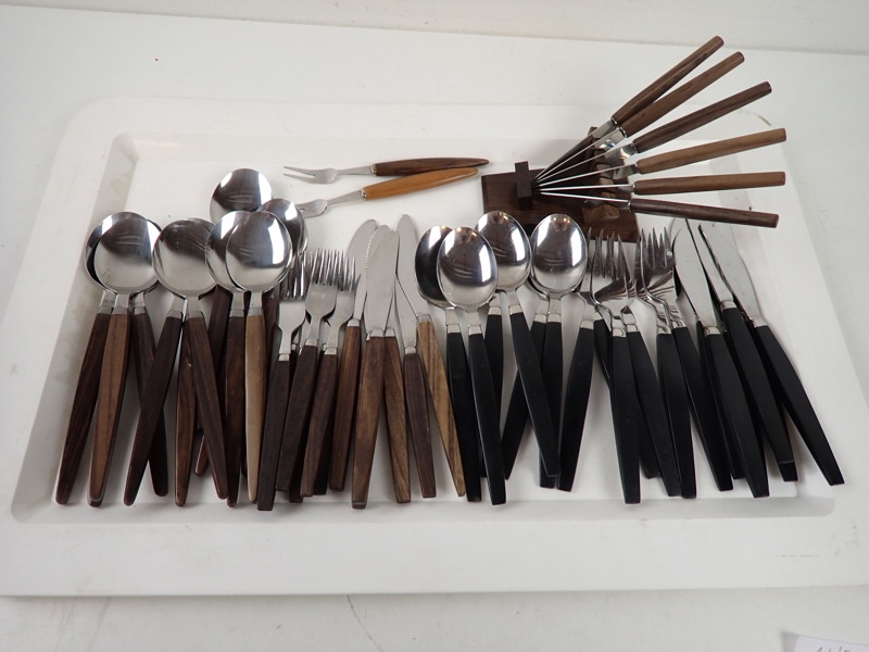 BESTICK med bruna och svarta skaft