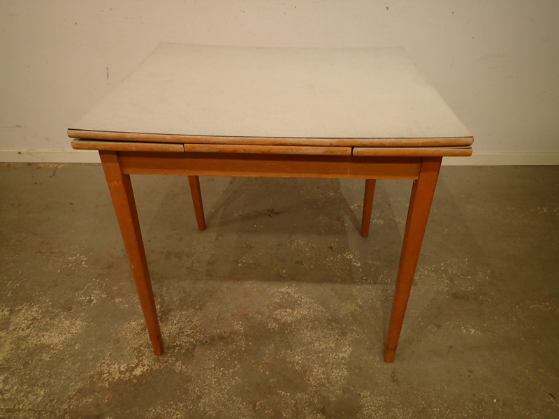 Bord med perstorpsskiva