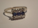 Ring 18k vitguld med 10st diamanter 0,30ct, 3st safirer