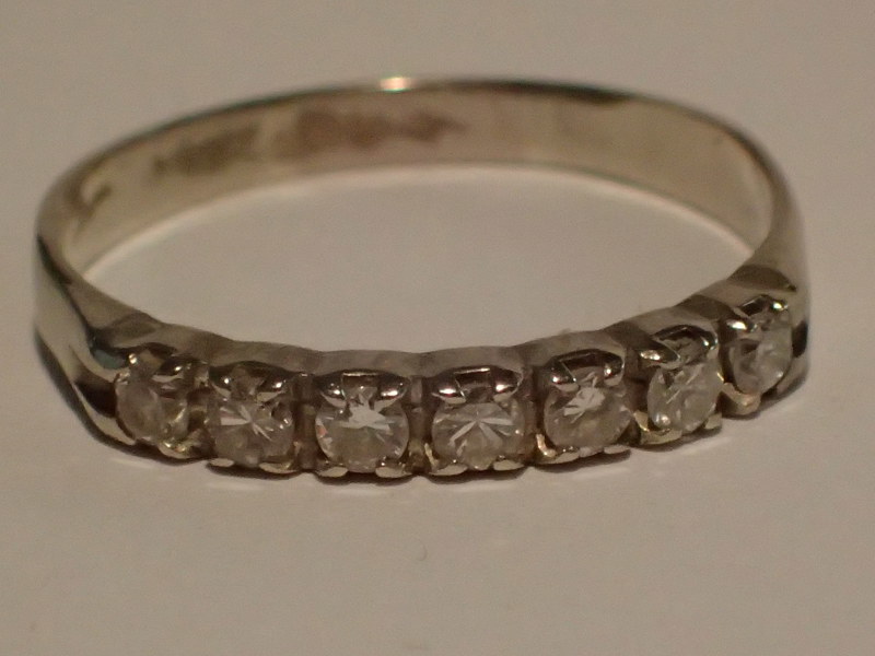Ring 18k vitguld med 7st diamanter 0,35ct