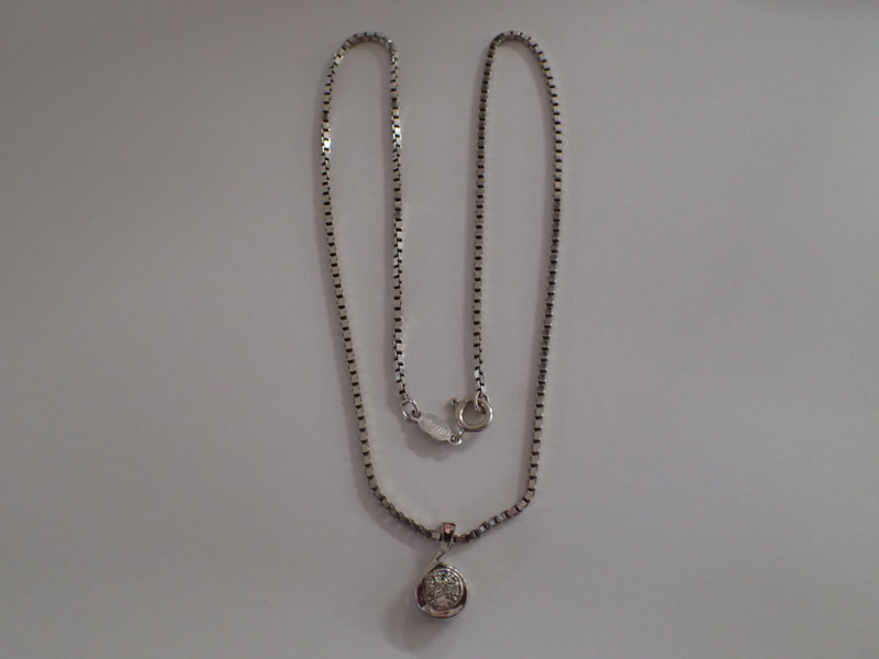 Halskedja o hänge 18k med 5 diamanter