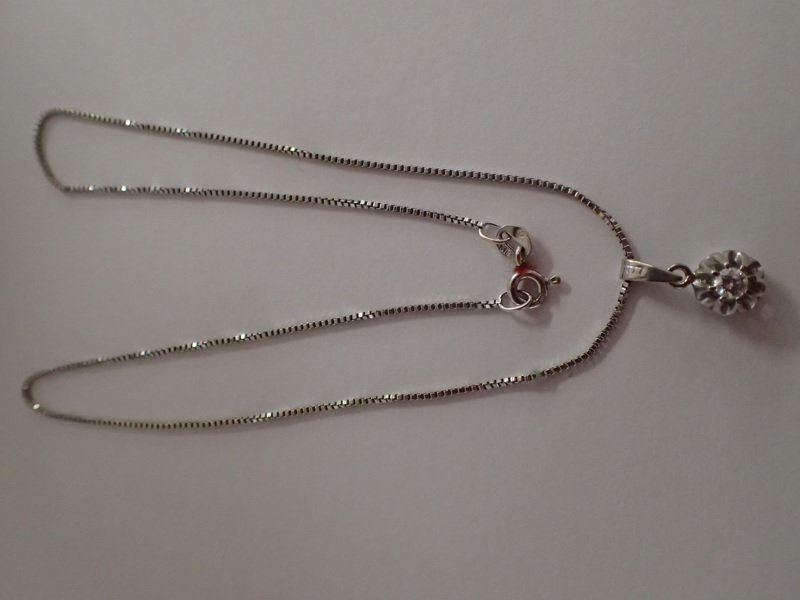 Halskedja o hänge 18k vitguld med diamant