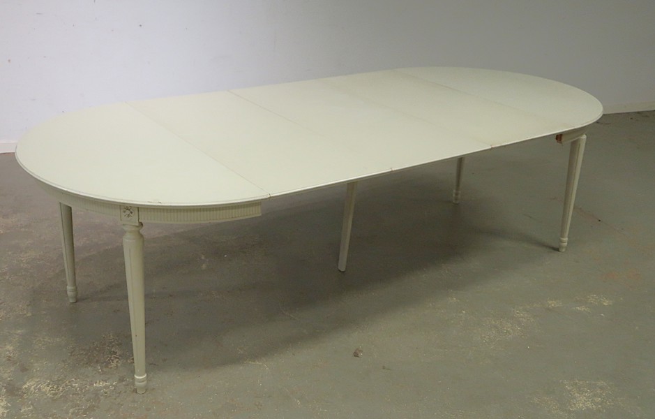 MATBORD. GUSTAVIANSKSTIL MED 3st ILÄGGSSKIVOR