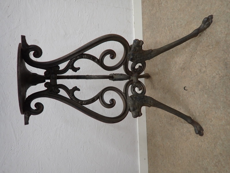 PIEDESTAL/BORDSUNDERREDE i gjutjärn