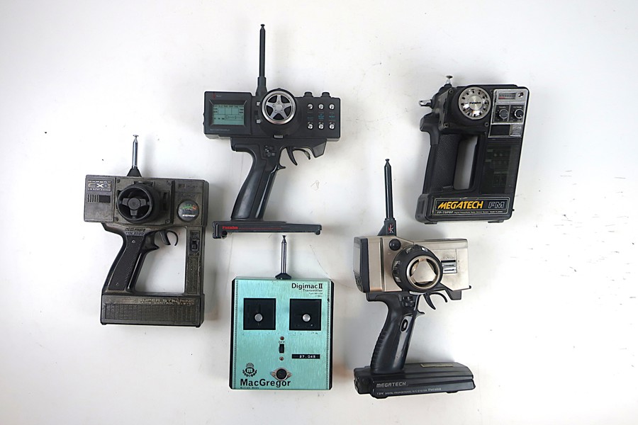 FJÄRRKONTROLLER RC-BILAR