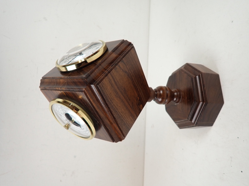 BORDSKLOCKA med termometer och barometer