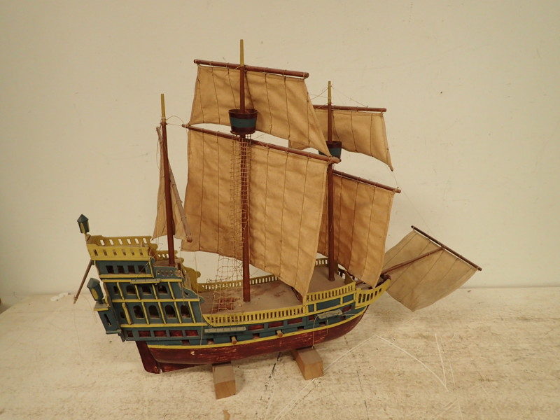 Båtmodell     H:48cm  L:55cm