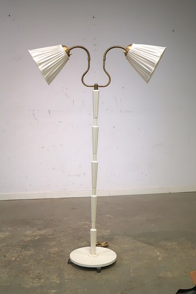GOLVLAMPA, 2-ARMAD