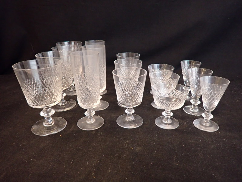 16 GLASSERVISDELAR "Diamant" Vicke Lindstrand, Kosta