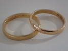 2 ringar  18k     Vikt: 7,7gr