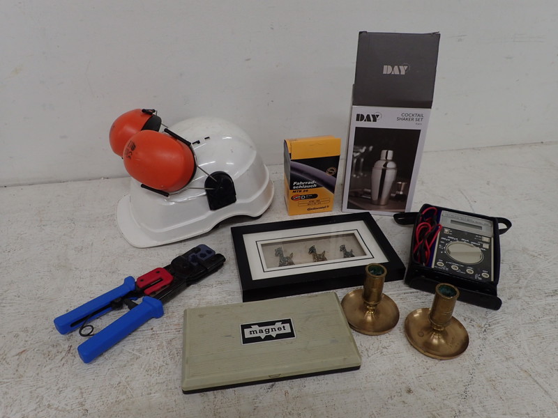 Skyddshjälm,kabelskotång,multimeter,shaker m.m