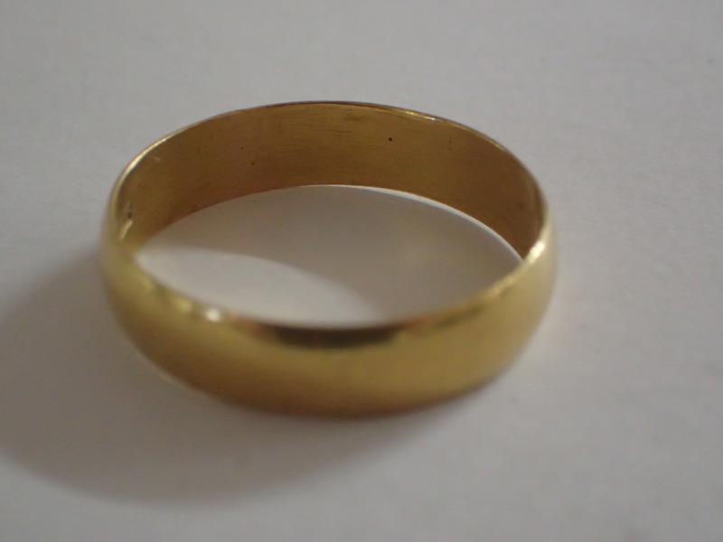 Ring  Guld 23k  vikt:4,5gr