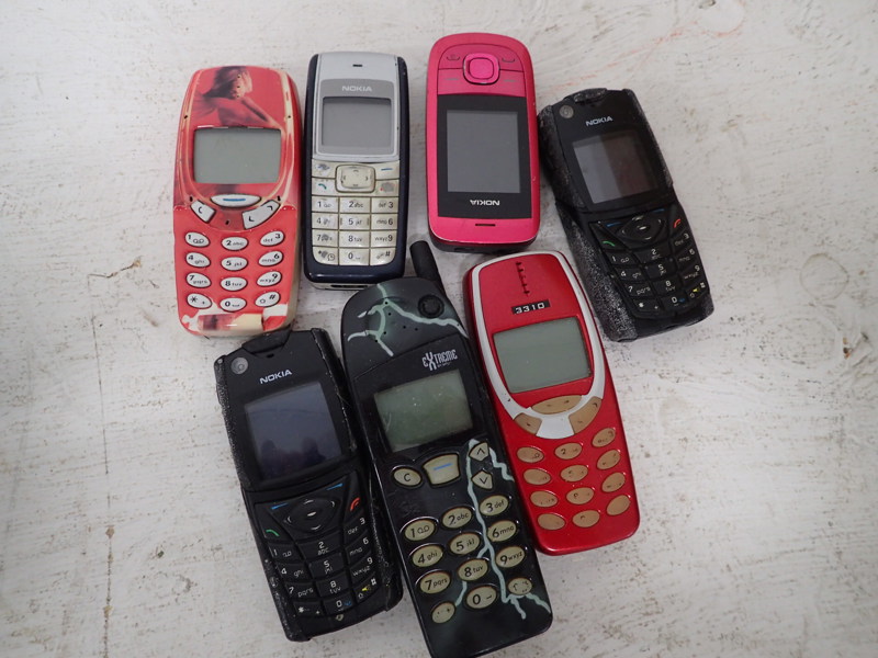 7st gamla mobiltelefoner