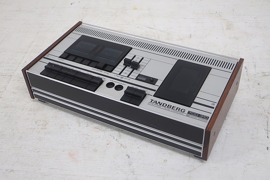 TANDBERG TCD 310. KASSETTSPELARE