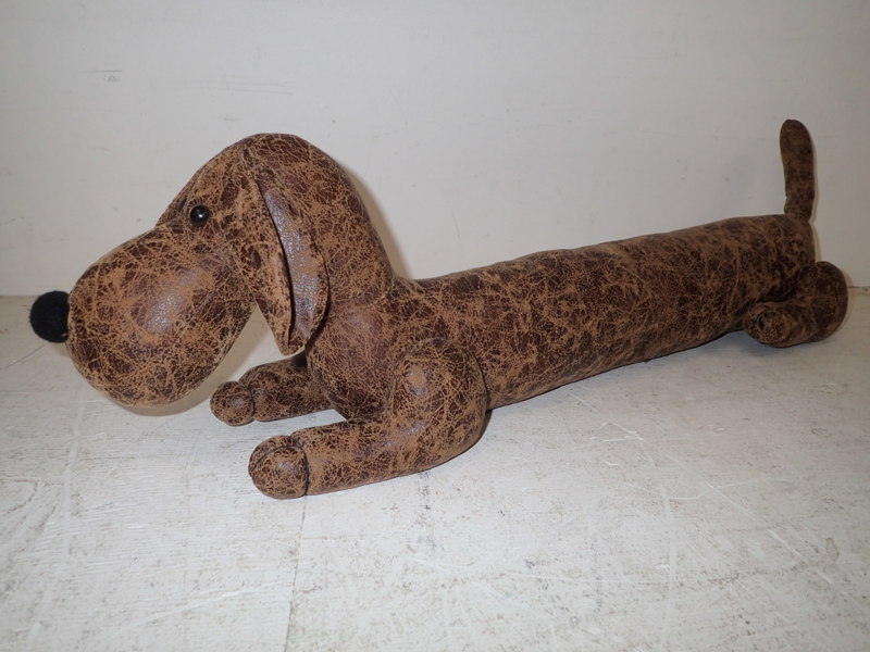 Hund  i skinnimitation   L:75cm