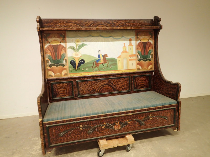 Panelsoffa med målning "Maigrefven rijder i by"
