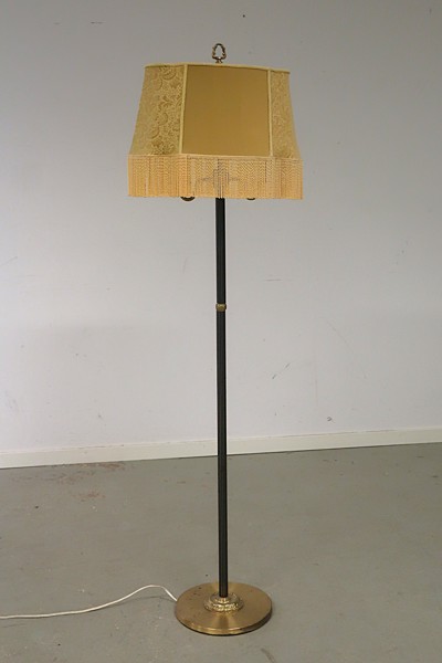 GOLVLAMPA.