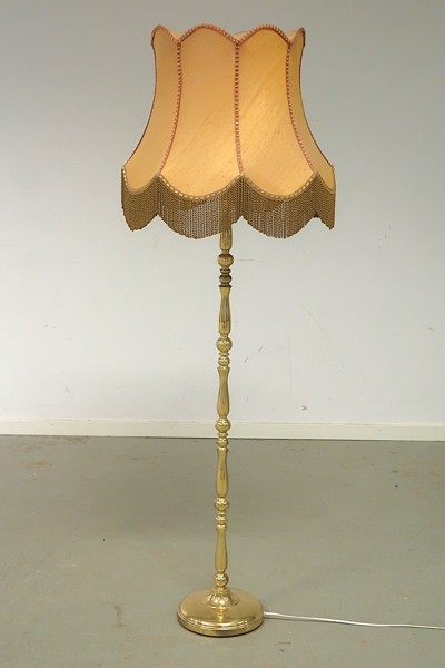 GOLVLAMPA.