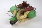PLÅTMODELL. VESPA MED SIDOVAGN
