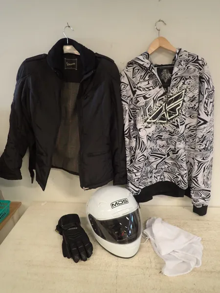 2 jackor: Vespa XL, Victory XL + hjälm