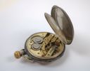 FICKURSTÄLL MED FICKUR I SILVER