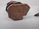 2 träfigurer vänstra sign.TL H:12-13cm