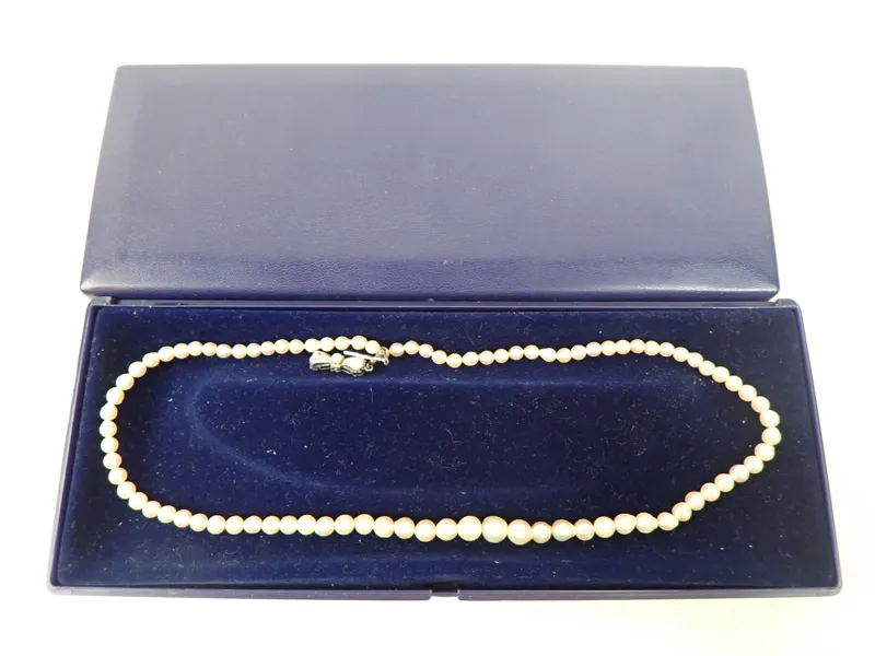 PÄRLHALSBAND med Silverlås