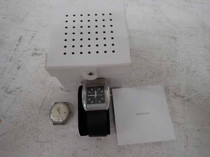 2 st ARMBANDSUR Diesel + Tissot
