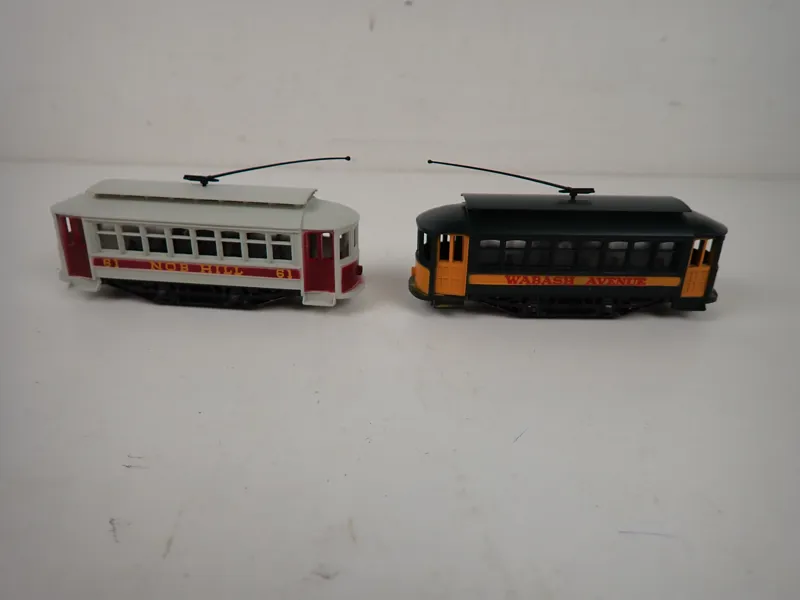 2 st SPÅRVAGNAR