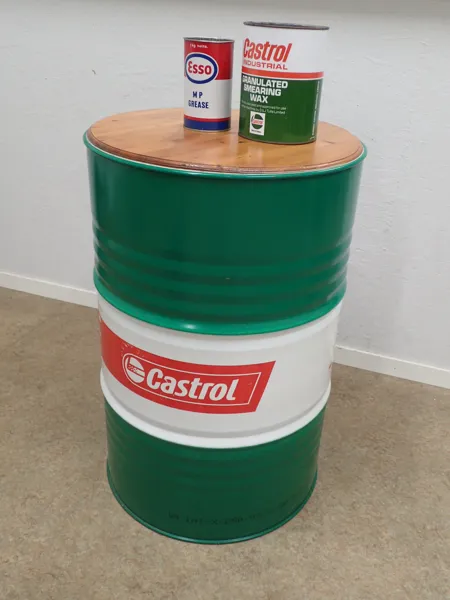 Oljefat Castrol med träskiva o 2 burkar