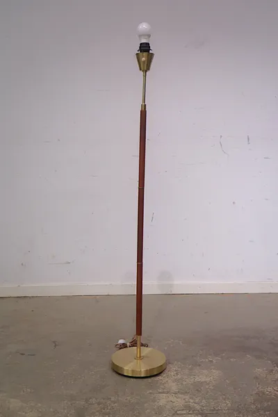 GOLVLAMPA