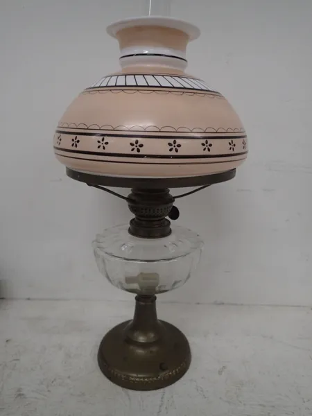 Bordslampa med lagad skärm