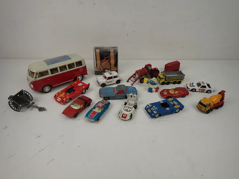 LEKSAKSBILAR m m