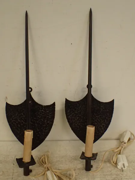 2 lampetter gjorda av bajonetter H:52cm