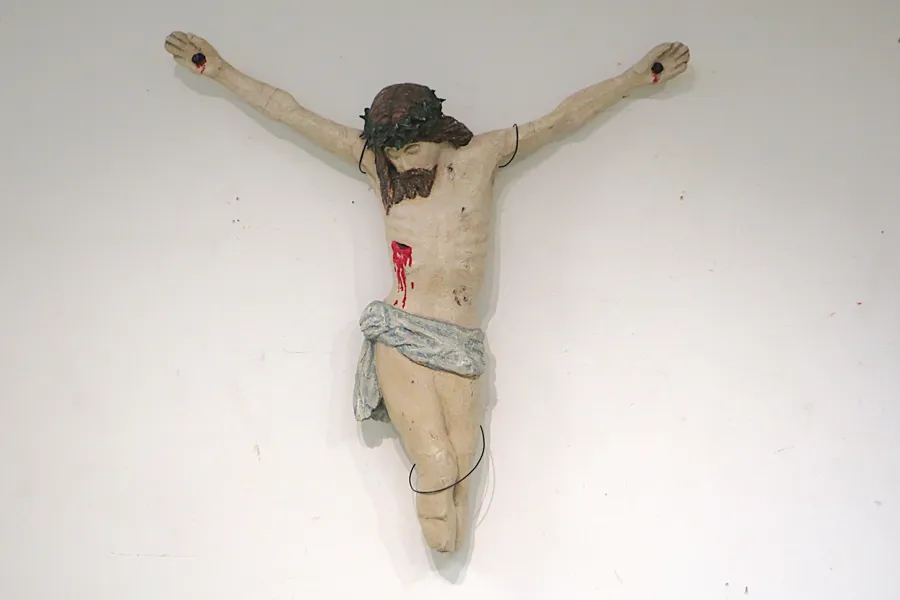 DEL AV KRUCIFIX/SKULPTUR