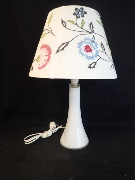 Bordslampa i glas omärkt H:57cm