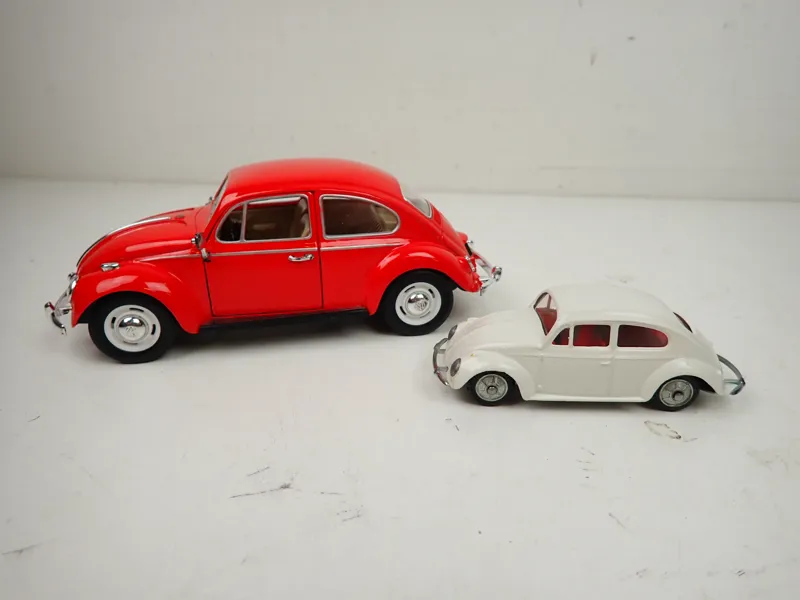 2 st LEKSAKSBILAR "VW"