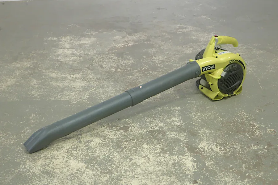 LÖVBLÅS RYOBI