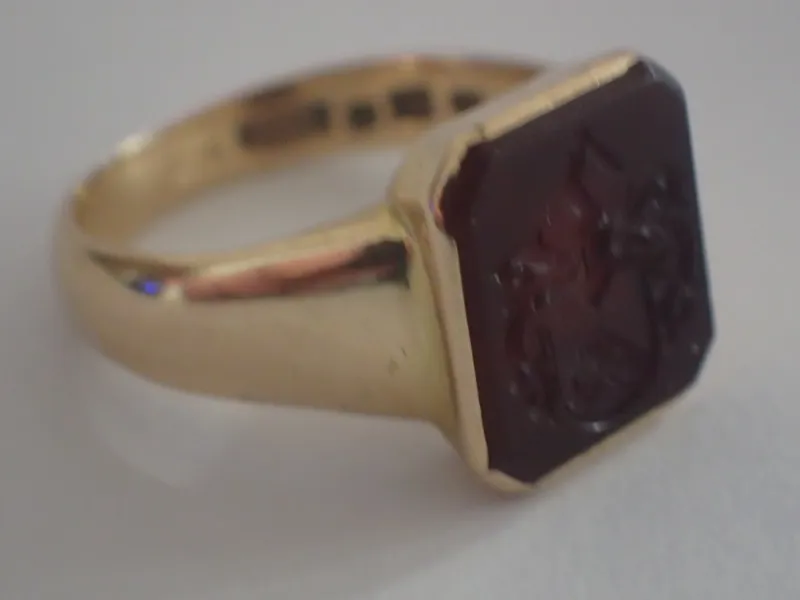 "Sigillring" 18k Vikt:6,1gr