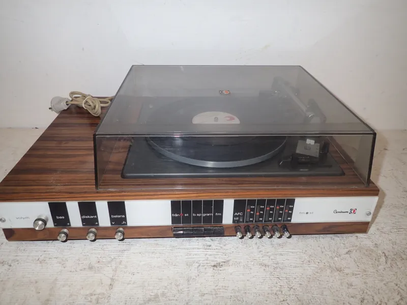 Stereo Centrum med Garrard skivspelare