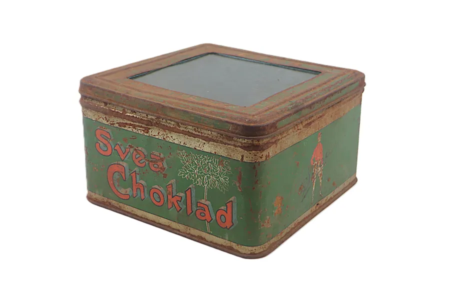 PLÅTBURK MED GLASLOCK. SVEA CHOKLAD