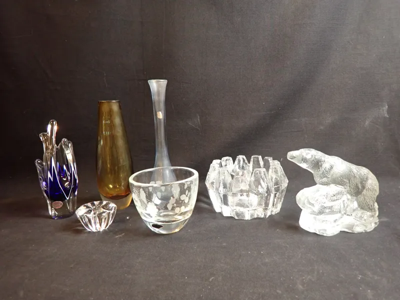 GLASSKULPTURER, SKÅLAR m m