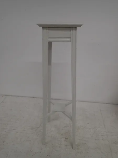 Piedestal i trä   H:77cm