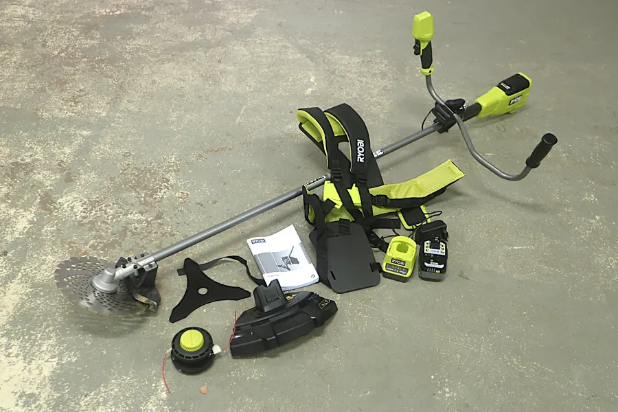 RYOBI RÖJSÅG MED TILLBEHÖR