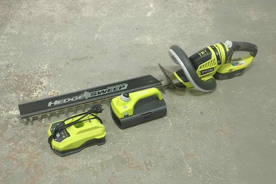 RYOBI HÄCKSAX MED TILLBEHÖR